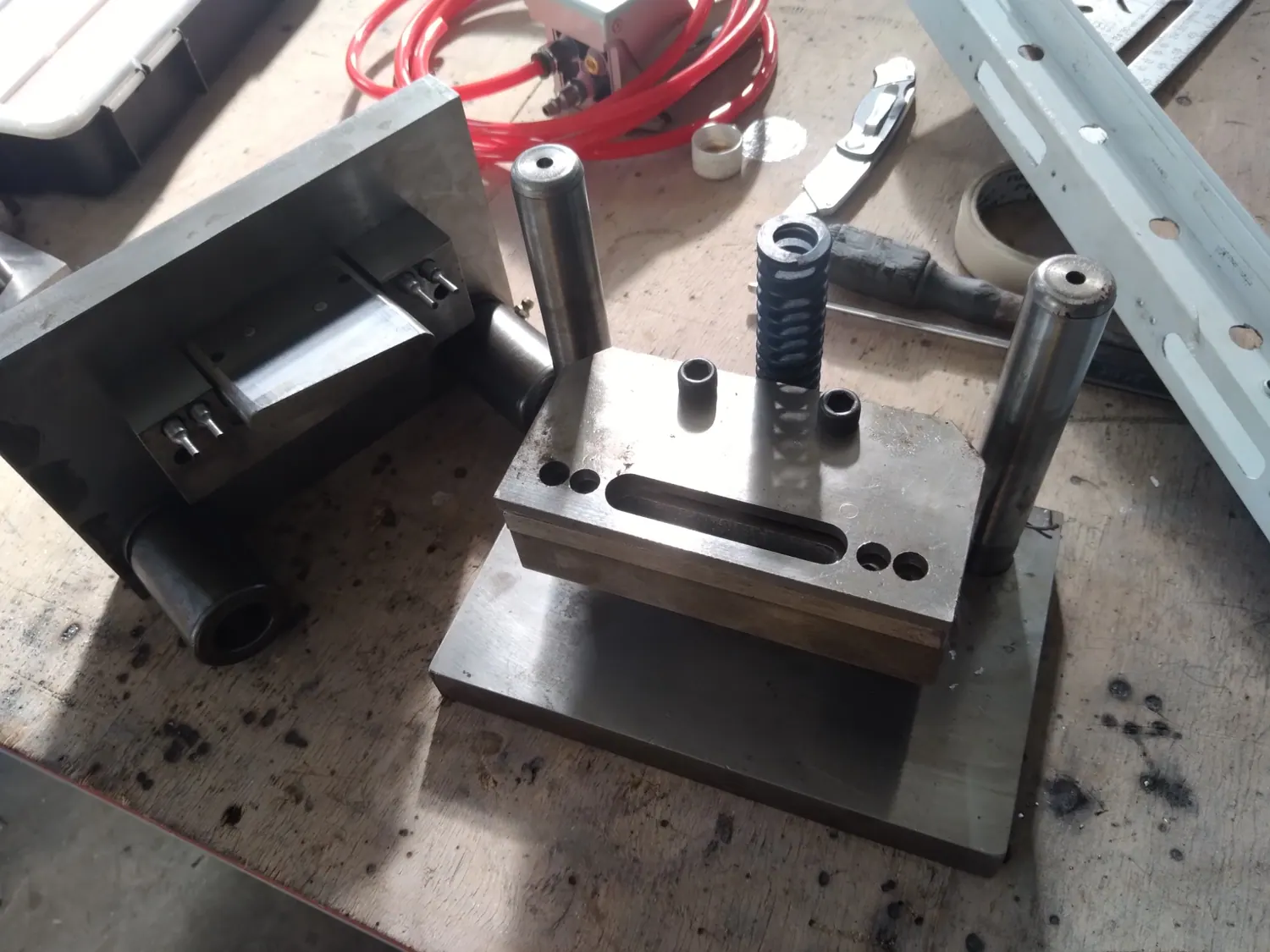 Custom punch die
